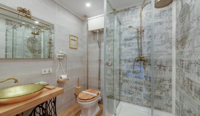 5 Aşamada Duşakabin Kaplama Nasıl Yapılır?