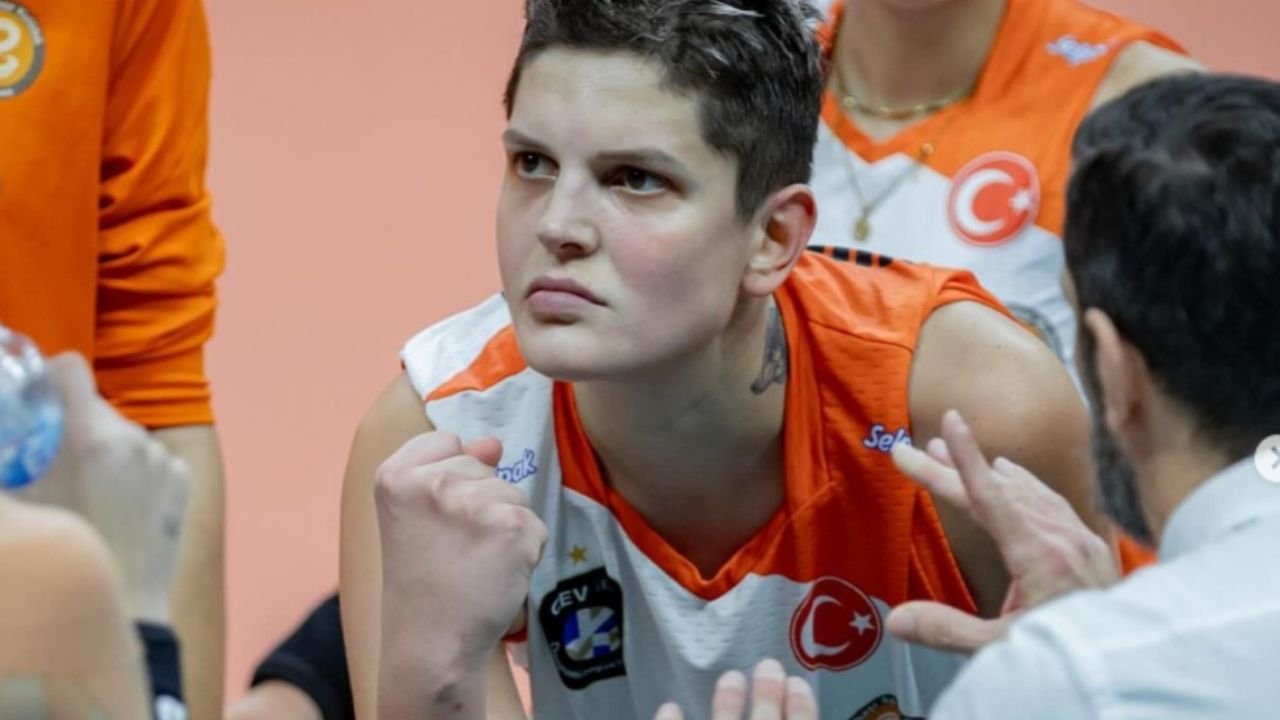 Ebrar Karakurt’un Özel Hayatı Neden Sürekli Gündemde? Rümeysa Arslan İddialarının Perde Arkası